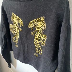 Graphic Cropped Hoodie